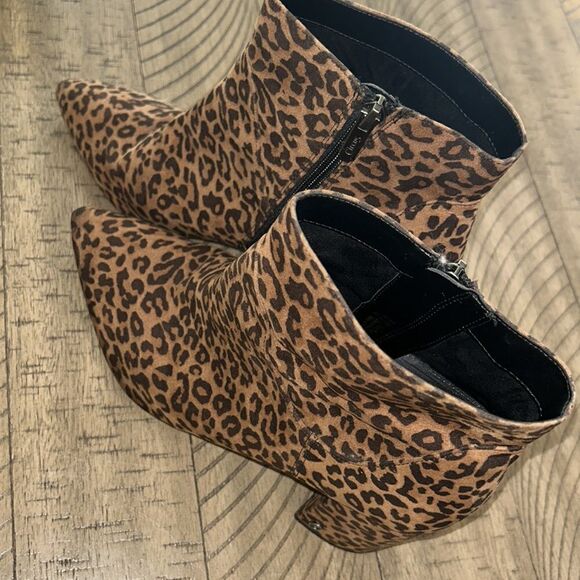 Circus’ 🎪 Leopard 🐆 Print Fabric Side Zip Boots 👢comfy covered stacked heel - Picture 17 of 17